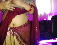 Hot sexy desi girl opened her bra clothes and pressed her boobs vigorously and became half naked.