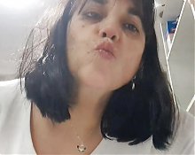 Sexy mom brusher un morning